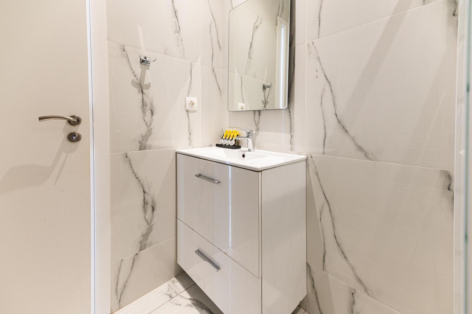 Stylish Spacious In Palaio Faliro