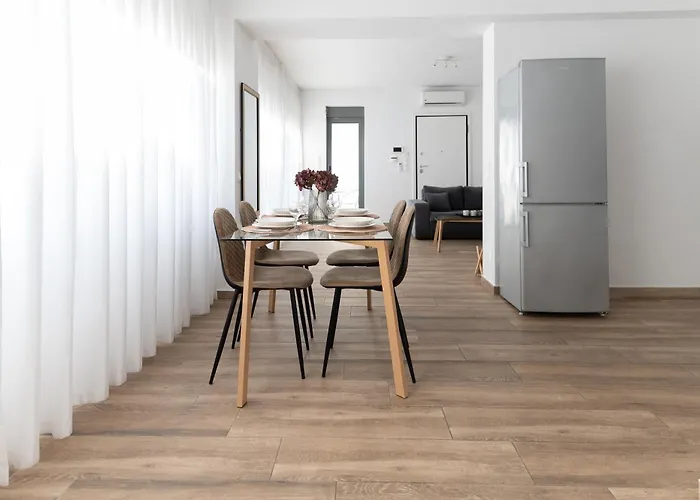 Stylish Spacious Apartment In Palaio Faliro