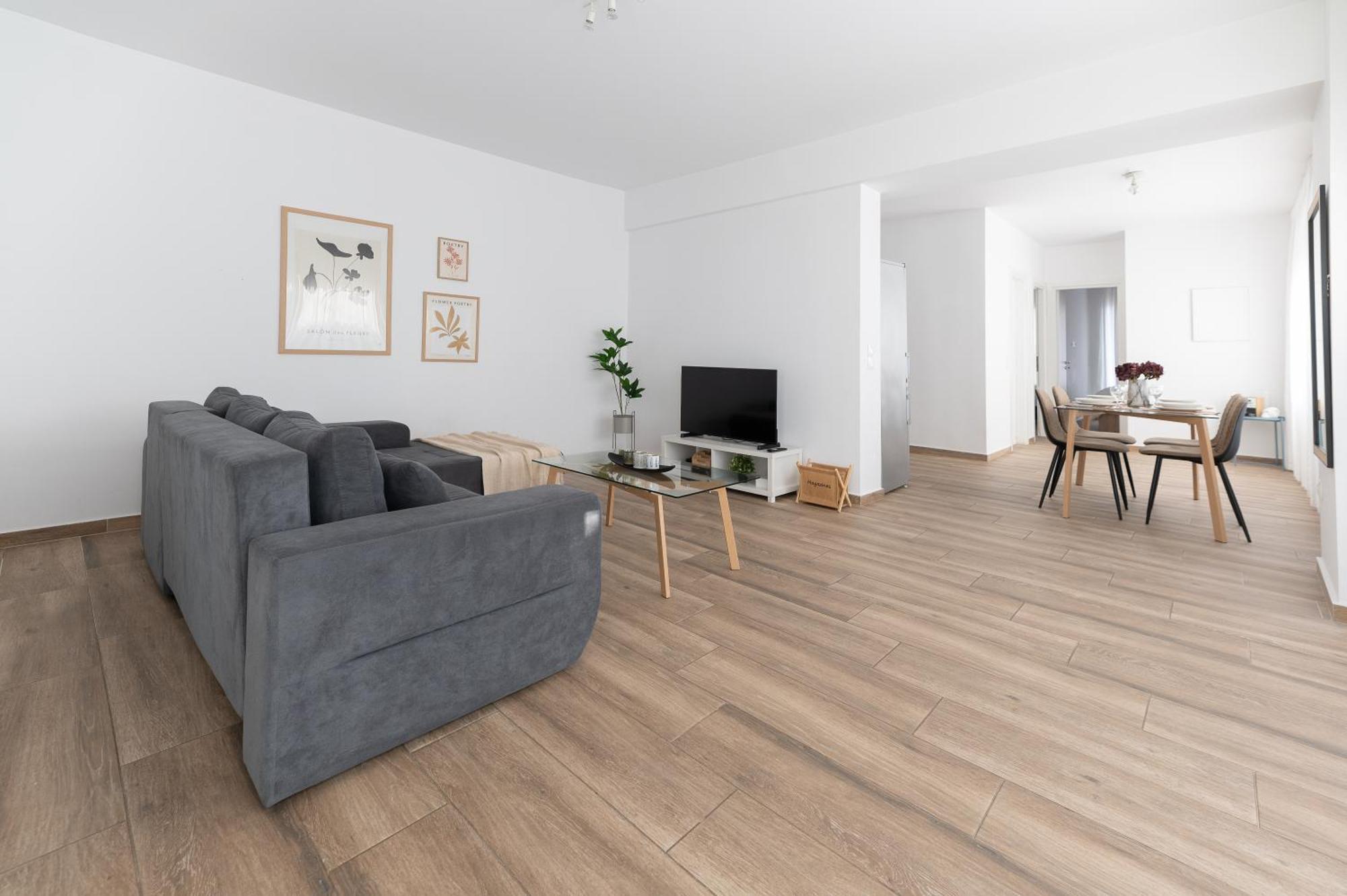 Stylish Spacious In Palaio Faliro *